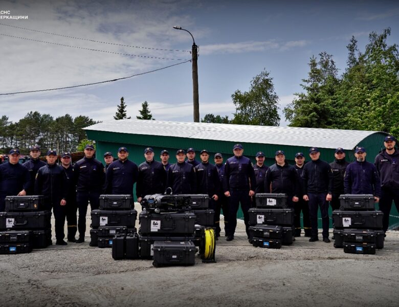 Українські сапери отримали 16 підводних дронів Deep Tracker