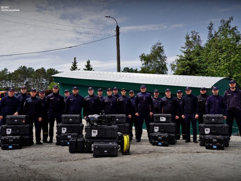 Українські сапери отримали 16 підводних дронів Deep Tracker