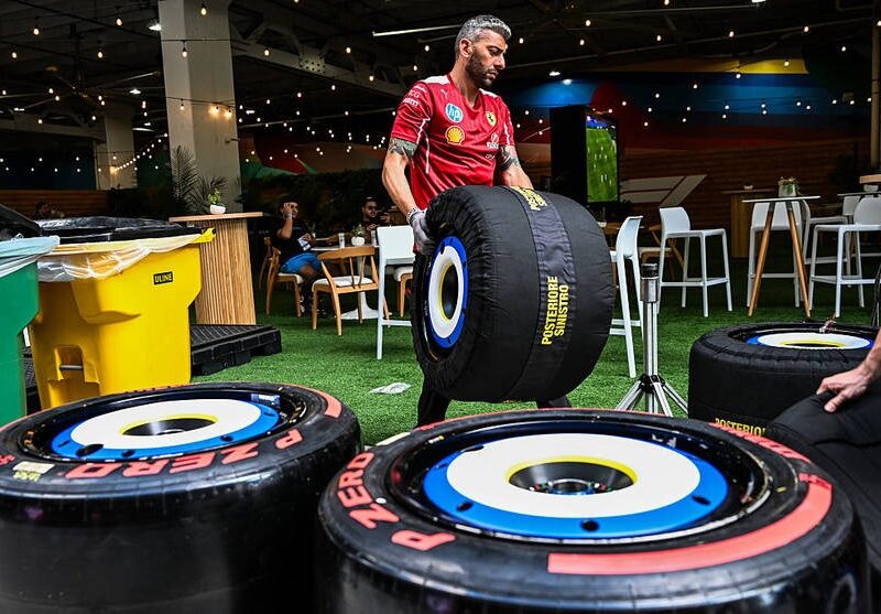 Унікальне забарвлення: Феррарі оновила болід та костюми для Гран-прі Маямі