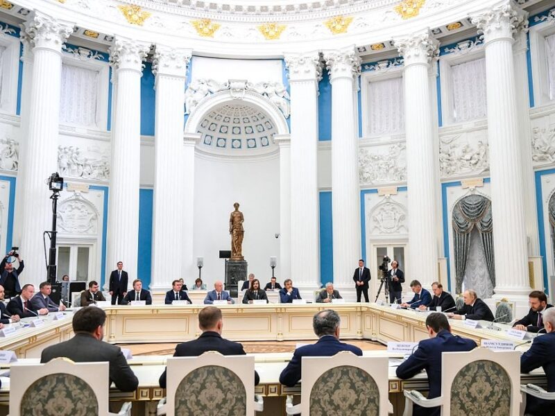 Уряд РФ попередив про загрозу погіршення ситуації в економіці