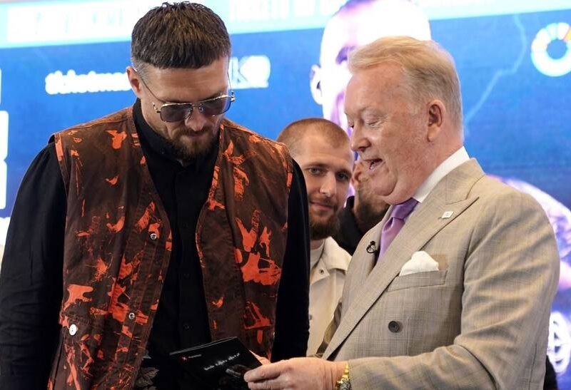 Усик розповів про розкішний подарунок від промоутера Дюбуа у разі перемоги