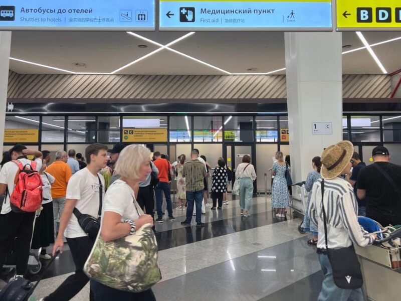 В аеропортах Росії стався колапс через атаки дронів