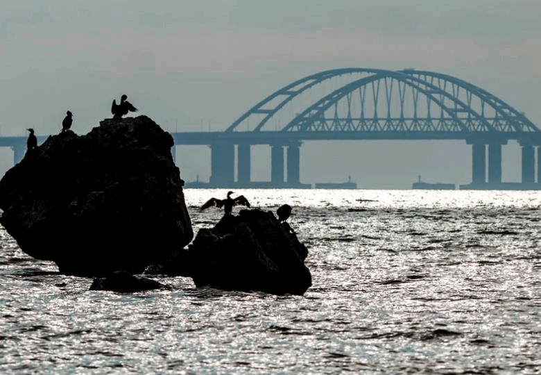 В Криму та РФ заявили про атаку безпілотників