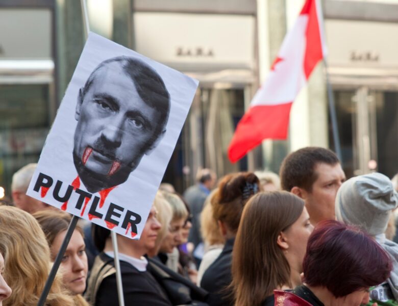 В Росії заборонили меми з Путіним в образі Гітлера