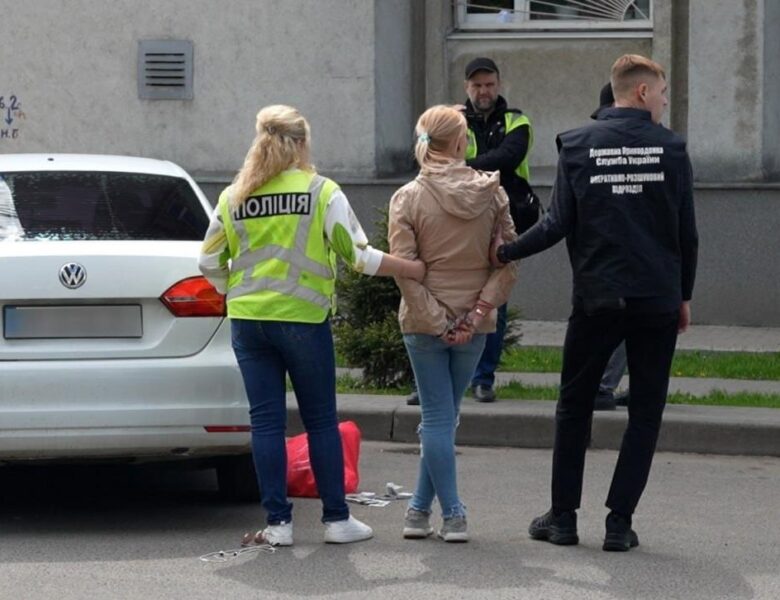 В Сумах затримали жінку, що намагалася продати своє немовля