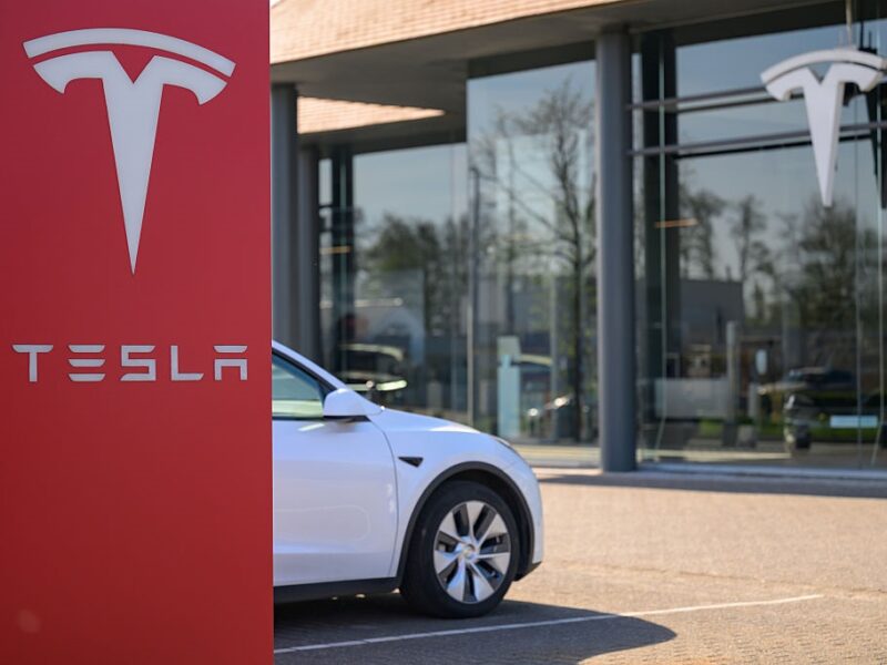 В Європі обвалилися продажі Tesla