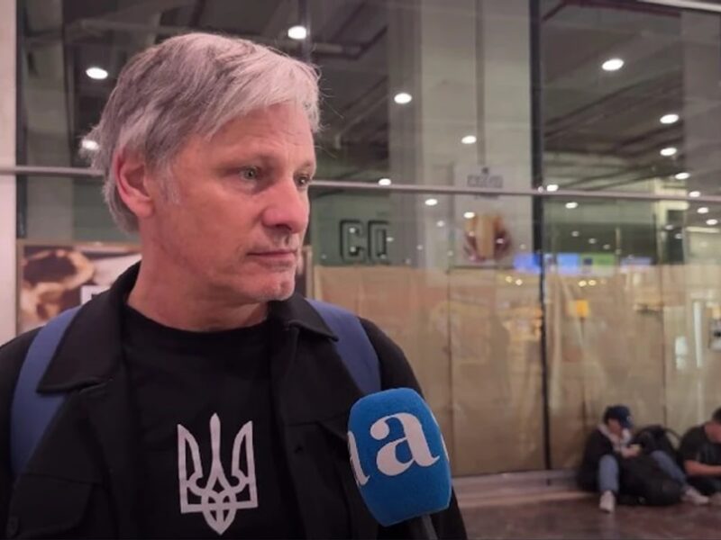 Вігго Мортенсена побачили на публіці у футболці з тризубом