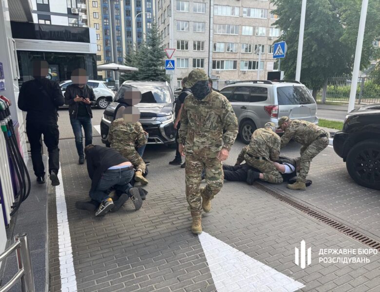 Військовий разом зі спільником переправляли ухилянтів за кордон