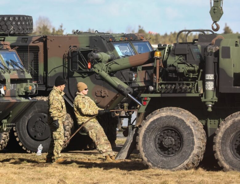 Влітку закінчується допомога США: що чекає Україну