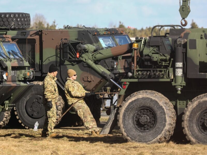 Влітку закінчується допомога США: що чекає Україну
