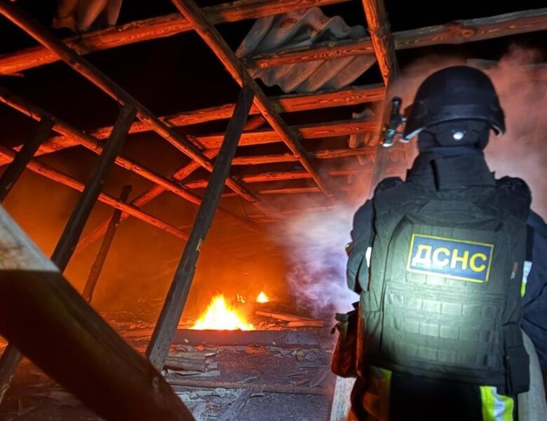 Ворог вдарив по Черкасах: горить гуртожиток