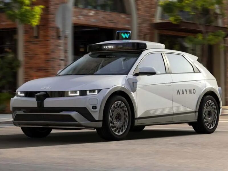 Waymo відкликає майже всі свої роботаксі через зіткнення з перешкодами