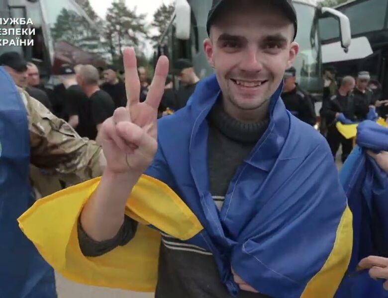 З полону звільнили ще 303 українців, – ексклюзивне відео СБУ третьої частини обміну 1000 на 1000