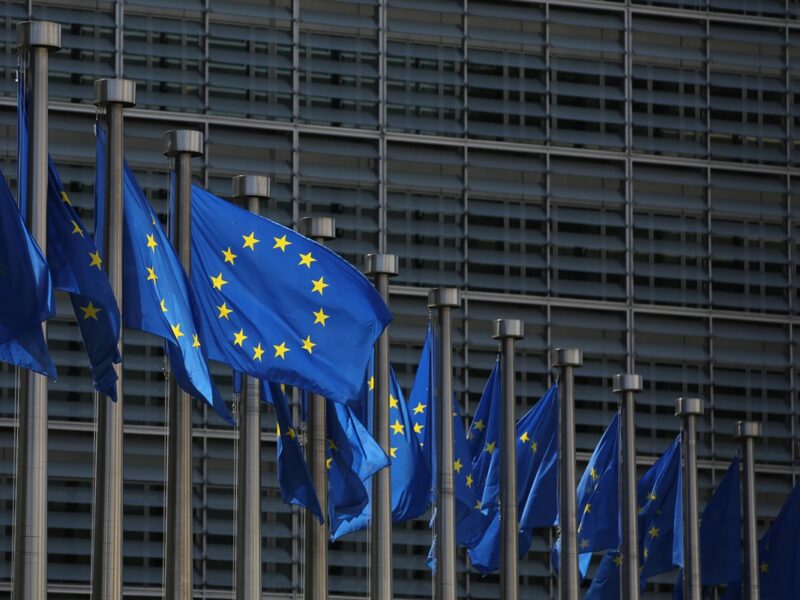 Єврокомісія представила план відмови від енергоносіїв РФ