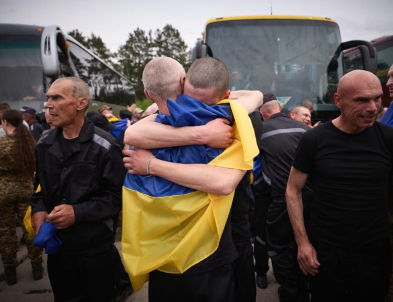 З російського полону повернулись 303 військових