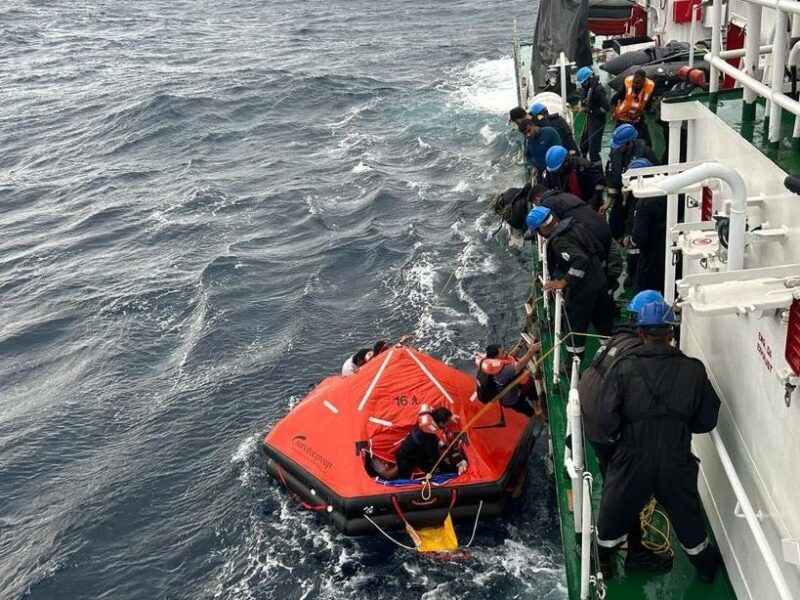 Затоплення судна біля Індії: в МЗС розповіли про стан українців