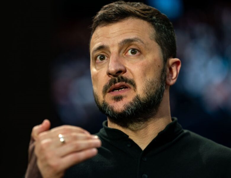 Зеленський пояснив, для чого Путін тягне час