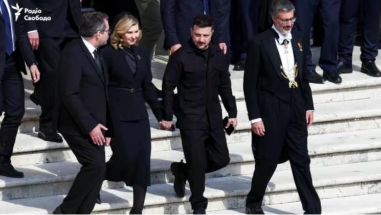 Зеленський прибув на інтронізацію Папи Римського