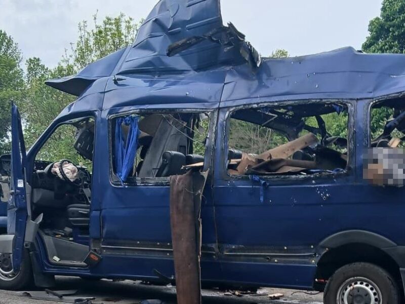 Зеленський: В евакуаційній маршрутці вбито сім’ю