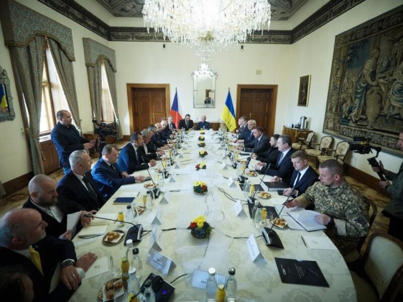 Зеленський зустрівся з керівниками оборонних підприємств Чехії