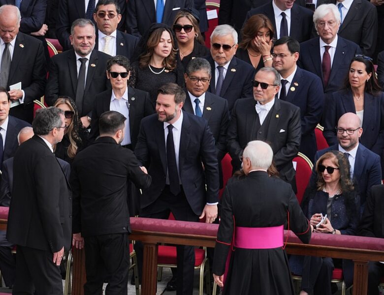 Зеленський зустрівся з Венсом у Римі – ЗМІ