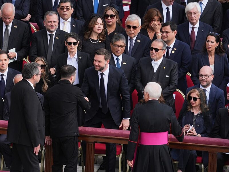 Зеленський зустрівся з Венсом у Римі – ЗМІ