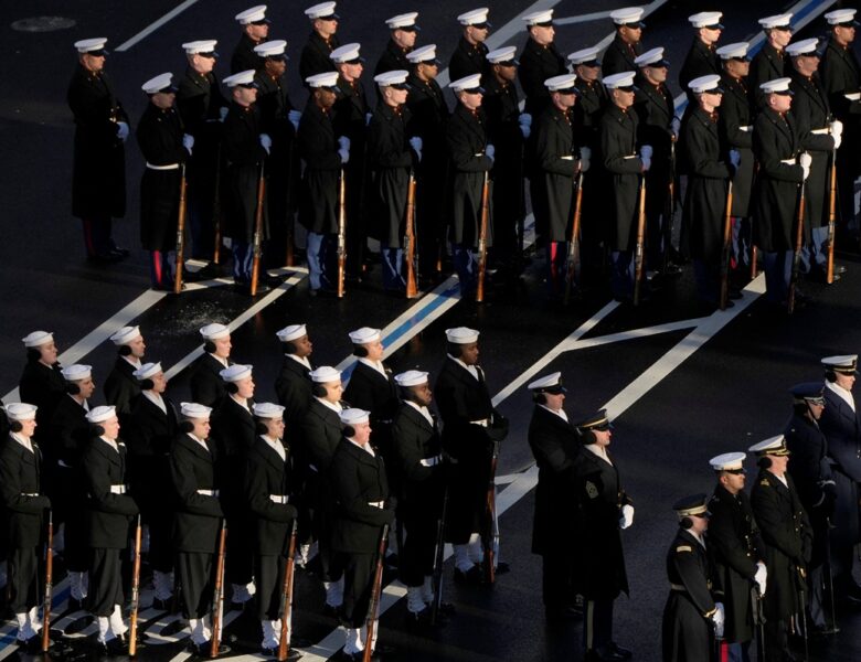 ЗМІ дізналися деталі параду на День народження Трампа