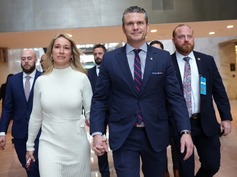 ЗМІ дізналися нові скандальні деталі про главу Пентагону