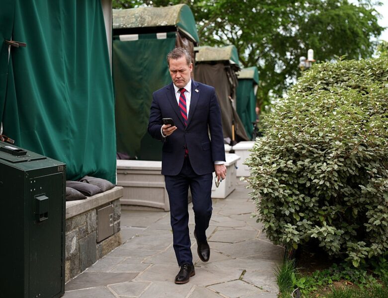 Зміни в команді. Перше звільнення Трампа