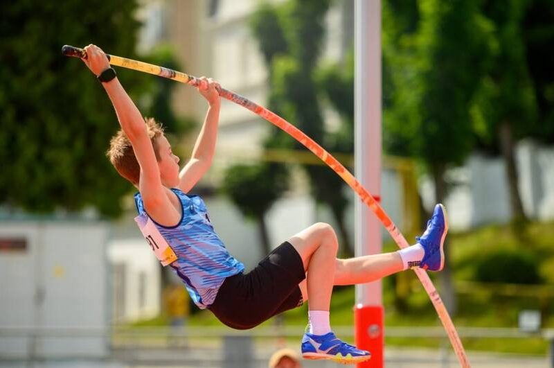 12-річний українець у стрибках із жердиною переступив висоту Дюплантіса