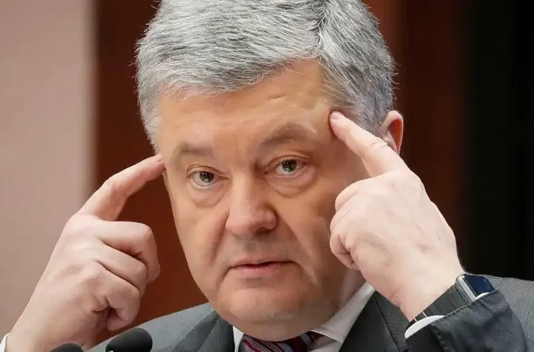 Порошенко піариться на нових фортифікаціях, хоча мав би сидіти за розкрадені старі, – військовий