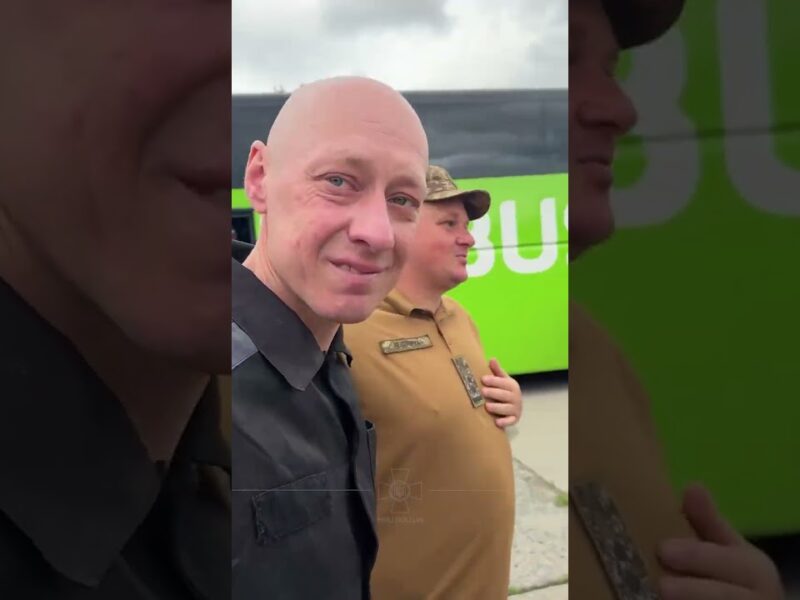 Довгоочікувані обійми та дзвінки додому