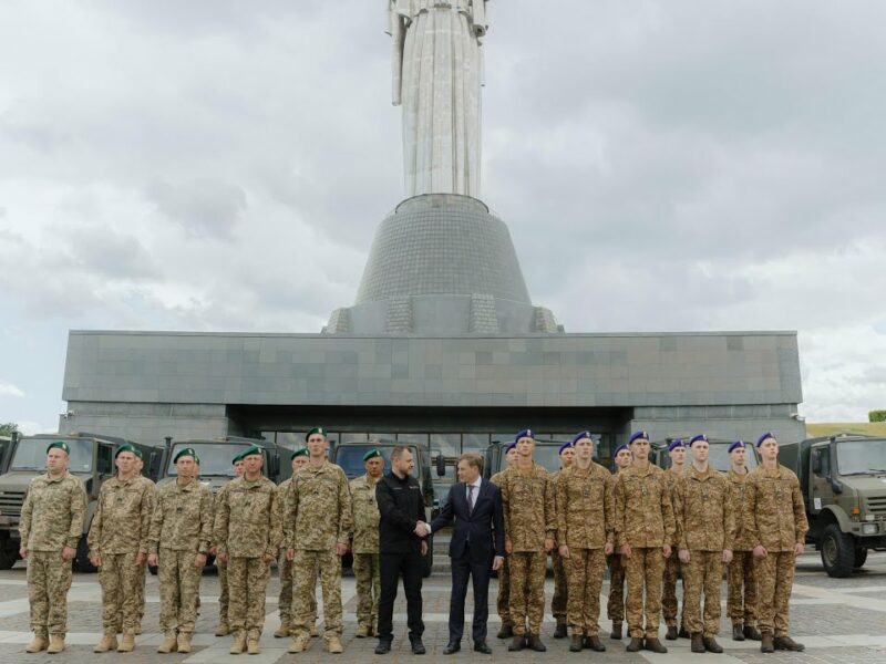 Глава МЗС Німеччини передав допомогу підрозділам МВС України