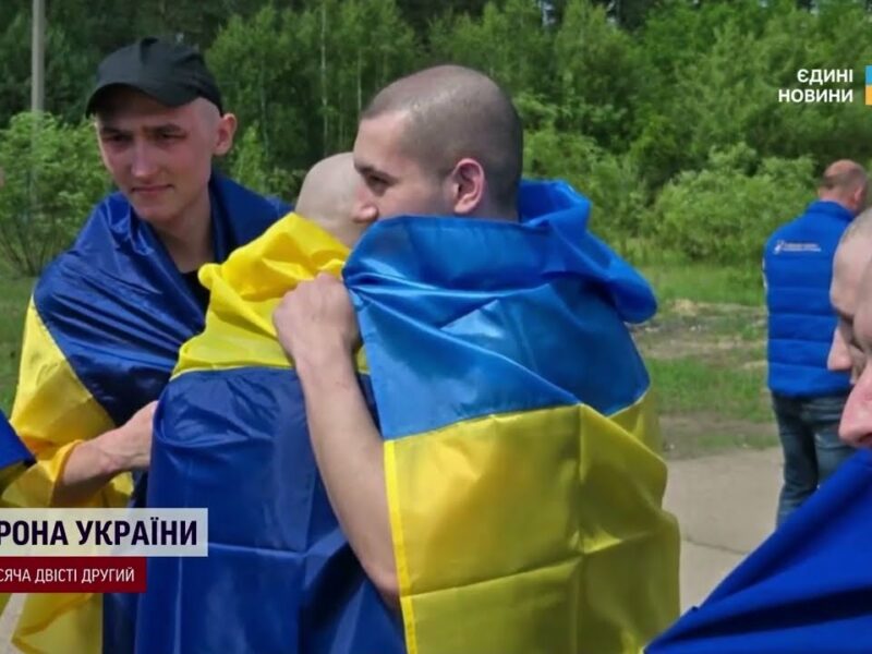 НАШІ ВДОМА! Перші хвилини на рідній землі звільнених з полону воїнів