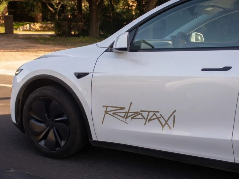 Акції Tesla зросли на 8% після запуску роботаксі у Техасі