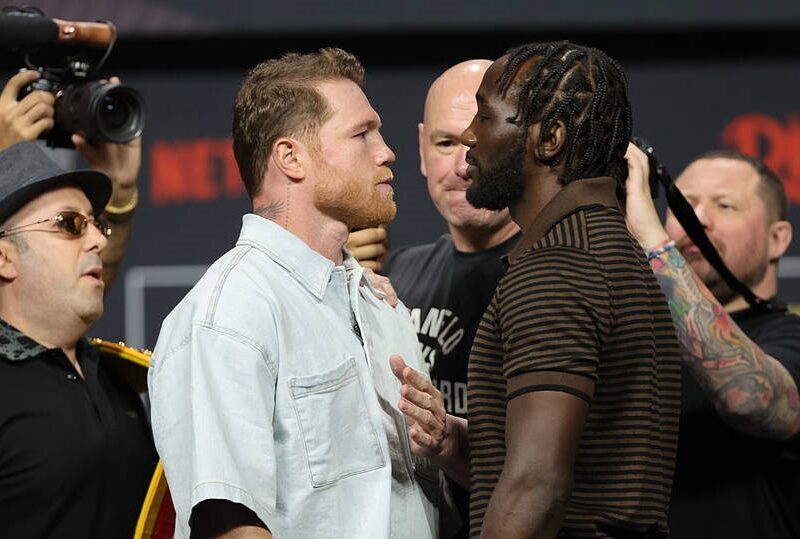 Альварес та Кроуфорд провели дуель поглядів