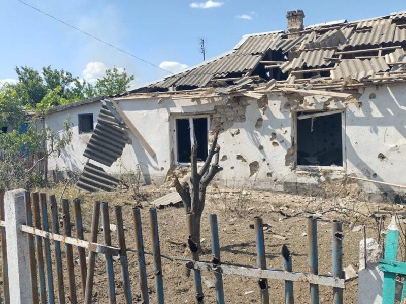 Армія РФ вдарили по житловому кварталі Херсона