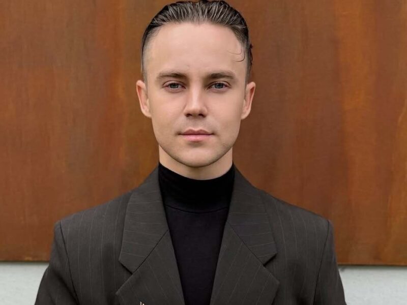 Артем Пивоваров став Заслуженим артистом України