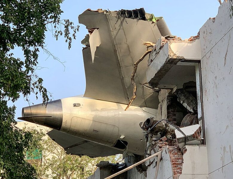 Авіакатастрофа в Індії. Літак впав на будинки