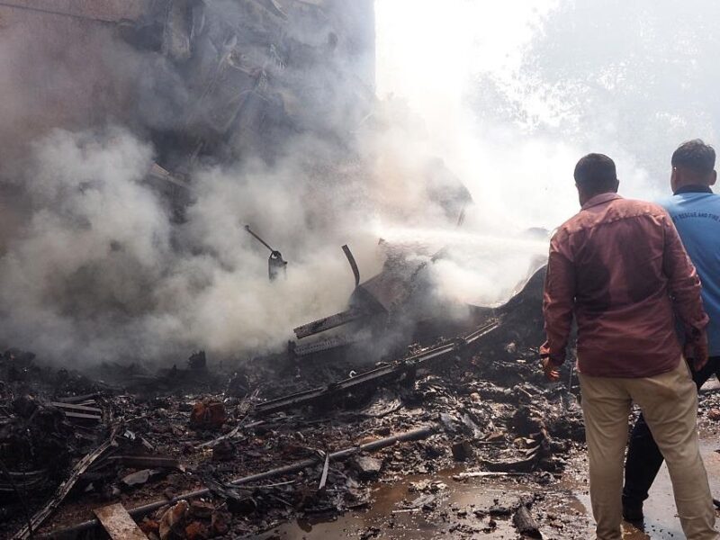 Авіакатастрофа в Індії: на землі постраждали десятки людей