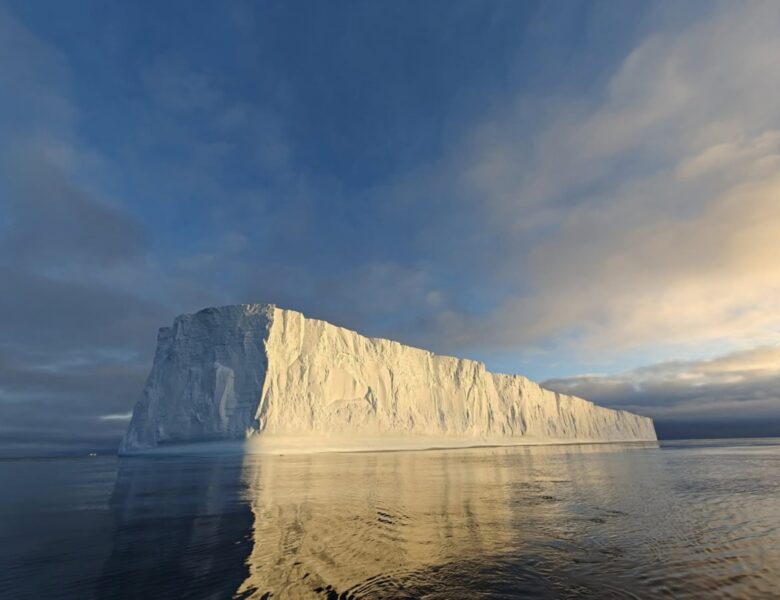 Айсберг розміром з Хрещатик дрейфує біля української станції в Антарктиді