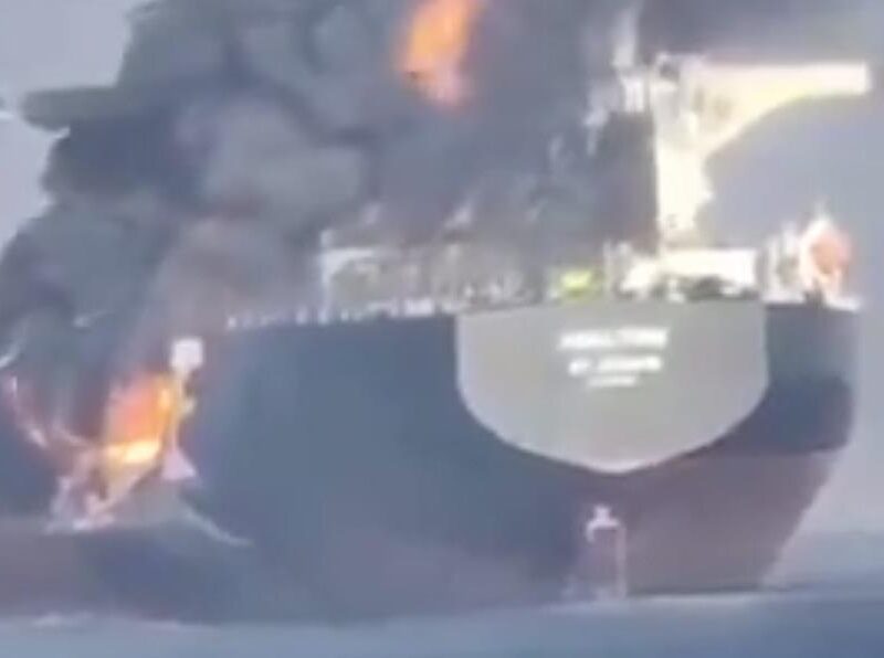 Біля ОАЕ “тіньовий” танкер Росії зіткнувся з іншим судном – ЗМІ