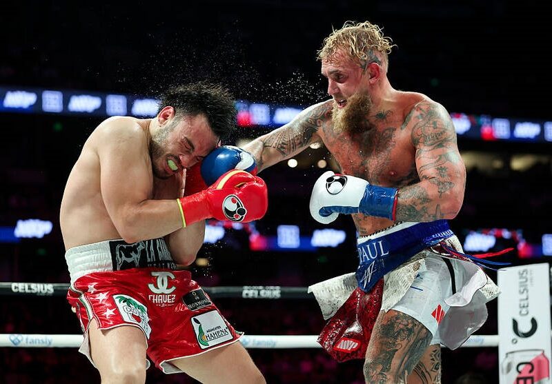 Боксер, що боксує, переміг екс-чемпіона з Мексики