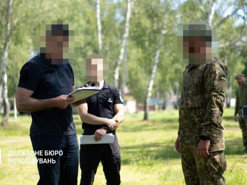 Чотирьох військових затримали за непокору – ДБР