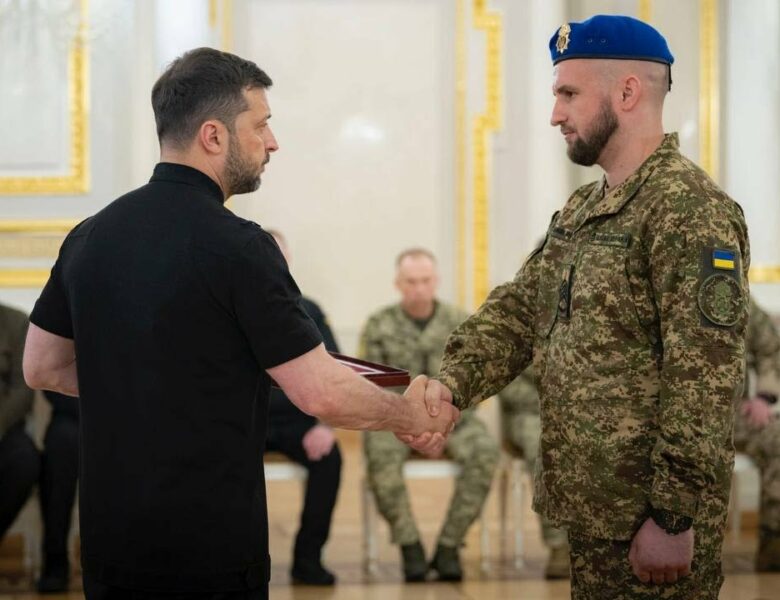 Володимир Зеленський відзначив нагородами українських воїнів