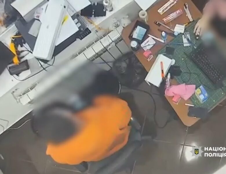 На Кіровоградщині викрили угруповання, які виготовляли та збували підроблені документи, – Нацполіція