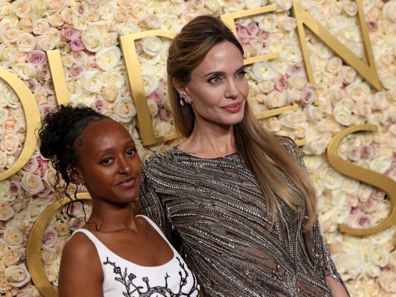 Дочку Анджеліни Джолі та Бреда Пітта підозрюють у заручинах