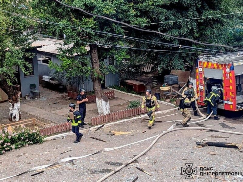 Дрон вдарив поряд із будівлею ТЦК у Кривому Розі