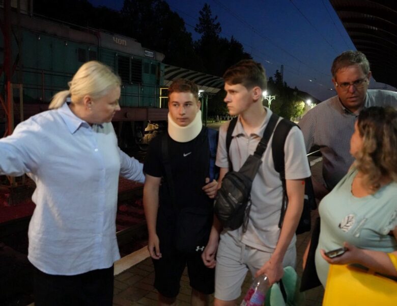 ДТП з українцями у Франції: додому повернулася перша група підлітків