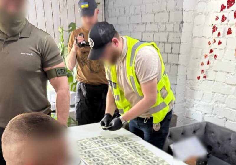 Фіктивний діагноз дружині: у Києві чиновник за гроші допоміг ухилянту